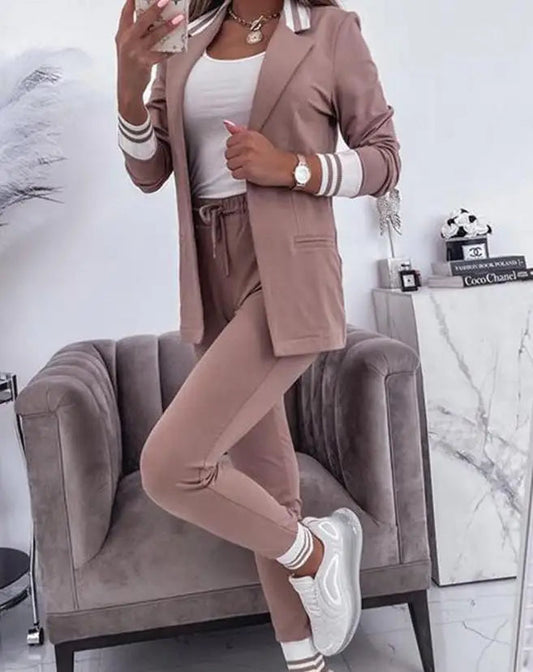 Trendiger Weißer Kontrastreicher Reversblazer Mit Hosen Set Für Damen | Ideal für Alle Jahreszeiten